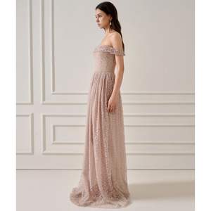 ชุดเดรสเปิดไหล่สำหรับผู้หญิงชุดเดรสแฟชั่นเปิดไหล่แฟชั่นคุณภาพสูงจากแบรนด์สีขาวในเวียดนาม - Product Image 1