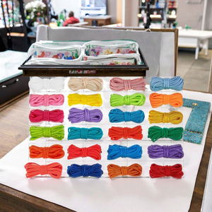 10 pieds pour cordon Paracord en plusieurs couleurs pour bracelet à bricoler soi-même lanière porte-clés collier <span class=keywords><strong>de</strong></span> chien tissé corde <span class=keywords><strong>Kit</strong></span> emballé dans un sac - Product Image 1