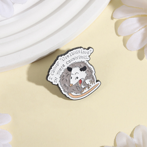 Non Posso Vivere, Rire e Amare in Queste Condizioni - Spille in Smalto con Opossum, Divertenti Broche con Marsupi, Distintivi per Zaini e Bavette, Gioielli Regalo - Product Image 2