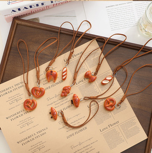 ร้านเบเกอรี่แกลเลอรี่ |   จี้ขนมปังเรซิ่นขนาดเล็กเหมือนจริงสำหรับทำเครื่องประดับพวงกุญแจ DIY |   ขนมปังเพรทเซล ครัวซองต์ บาแกตต์ ขนมปังปิ้ง ขนมปังถักเปีย - Product Image 6