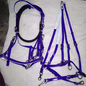 Bride licou en PVC de qualité supérieure avec ensemble équestre durable de plastron assorti pour l'équitation et l'entraînement exporté d'Inde - Product Image 1