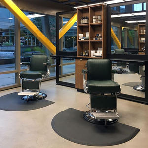 Tapete para Silla de Barbería y Salón 3'x5' x 0.7" Negro Semicircular para Estilistas - Product Image 3