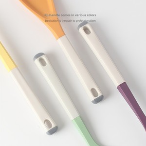 Ensemble de 4 spatules en silicone de qualité alimentaire pour le commerce transfrontalier avec cuillère à soupe, résistantes aux hautes températures et anti-brûlure, ustensiles de cuisine - Product Image 4