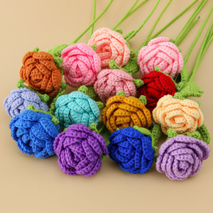 Bouquet de roses en <span class=keywords><strong>laine</strong></span> au crochet fait main, dégradé de couleurs, tige unique, pour la Saint-Valentin et le Qixi Festival, idéal pour l'exportation transfrontalière - Product Image 3