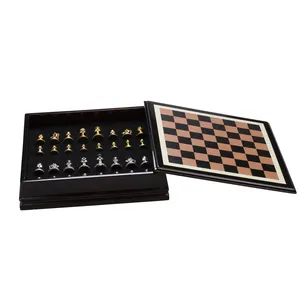 लक्जरी अंतरराष्ट्रीय धातु शतरंज सेट के साथ लकड़ी शतरंज बोर्ड
