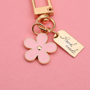 Daisy Hoa Keychain Kim Loại Men Hai Mặt Hoa Móc Chìa Khóa Cho Phụ Nữ Túi Xách Ví Tai Nghe Trường Hợp Charms Xe Mặt Dây Chuyền Trang Trí Nội Thất - Product Image 3