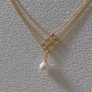 สร้อยคอมุกน้ำจืดชุบทอง 14K สามชั้น สไตล์วินเทจแบบราชสำนัก แสงธรรมชาติโดดเด่น หลายชั้น ดีไซน์ลูกไม้ หรูหรา หนา - Product Image 2