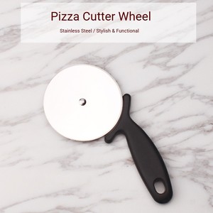 Couteau à pizza polyvalent en forme d'axe avec manche en bambou pour des gadgets de cuisine créatifs et des idées de cadeaux uniques - Product Image 1