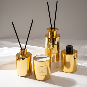 Coffret Cadeau Parfum d'Ambiance Aikun en Verre Doré Multi-Pièces : Diffuseurs à Bâtonnets, Bougie Parfumée, Bouteille d'Arôme avec Bouchon et Bâtonnets Noirs - Product Image 1