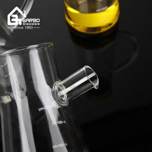 キッチンオイルボトル注ぐシリコン底ホウケイ酸水差しライトとハンドエンドオリーブオイルボトルスケールライン付き中国オイルカン - Product Image 2
