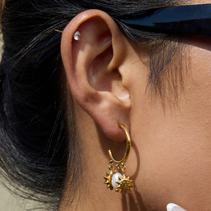 Boucles d'oreilles en forme de C avec breloque perle soleil, en acier inoxydable doré, bijoux de mode pour femmes - Product Image 2