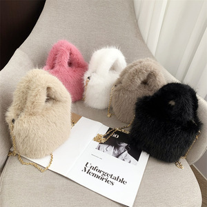 Luxe femmes fausse fourrure sac à bandoulière Simple couleur unie Cool chaîne en peluche dames messager fourre-tout sac à main à la mode - Product Image 1