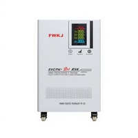 Régulateur de tension triphasé 20 KVA entièrement automatique avec contrôle par servomoteur à enroulement en cuivre, affichage LCD, technologie SVC