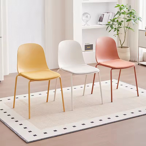 Sedia da Pranzo Moderna Impilabile in Plastica con Cuscino in Tessuto, Gambe in Metallo Colorato per Sala da Pranzo e Ristorante - Product Image 4
