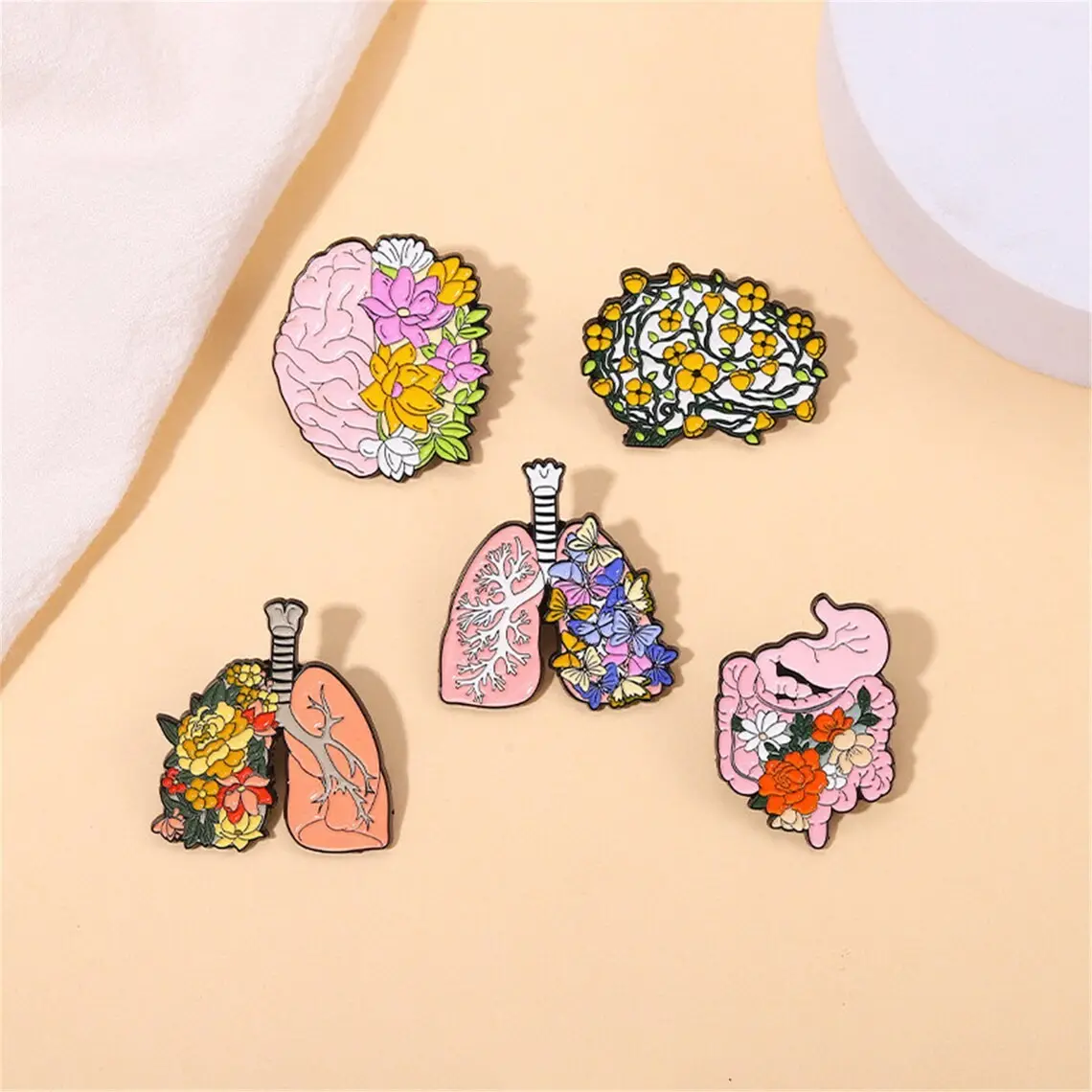 Lencana Pin Lapel Enamel Medis Kustom Pabrikan Pin Kerah Organ Jantung Medis Enamel Lembut