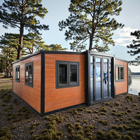Maison conteneur extensible de 40 pieds avec structure modulaire en panneaux sandwich en acier, design moderne du milieu du siècle, pour usage résidentiel, bureau ou chambre.
