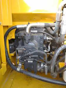 Excavadora sobre orugas Komatsu de segunda mano, marca Komatsu de marca, 2, 2, 2, 1, 2, 2, 2, 2 - Product Image 3