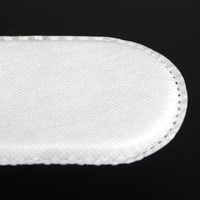 Chaussons d'hôtel jetables non tissés à bout fermé gris et blanc, personnalisés et économiques, pour la maison, l'hôtel, le spa et les voyages (échantillon disponible)