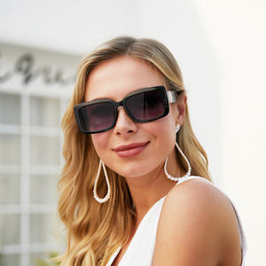 Gafas de sol Kajila con montura cuadrada grande para mujer, protección UV400, modernas, para fiestas al aire libre, lentes de PC negras - Product Image 4