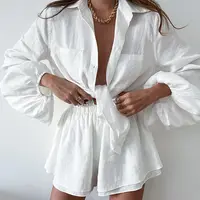 Baju Lengan Panjang Wanita Linen Katun Musim Panas Atasan Logo Kustom Celana Pendek Ruffle Set 2 Potong Setelan Setelan Putih Mode Pakaian Wanita