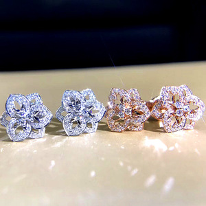 Eleganti Orecchini a Perno con Fiori per Donne, Orecchini Floreali con Pietre Scintillanti, Gioielli alla Moda per Uso Quotidiano, Vendita all'Ingrosso - Product Image 1