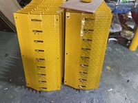 Bosse de vitesse avec lames jaune route rampe sécurité pneu tueur barrière barrière pointes pneu tueur sécurité véhicule barrière