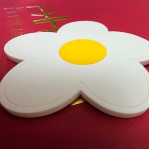 Étiquettes thermiques 3D personnalisées de haute qualité, impression logo en silicone TPU pour vêtements et t-shirts - Product Image 2