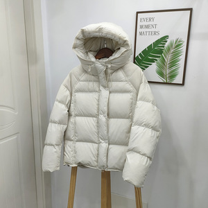 Fabricant de Doudounes Matelassées Personnalisées pour Femmes, Manteaux d'Hiver en Duvet avec Capuche - Product Image 5