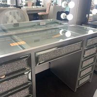 Table de maquillage en chêne au design moderne Commode à miroir éclairée en Offre Spéciale pour s'habiller avec fonctions de rangement