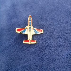 Perni personalizzati in metallo smaltato morbido aereo con spilla, regalo di promozione souvenir di promozione - Product Image 6