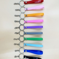 Porte-clés en caoutchouc souple PVC en forme de lettre, avec cordon en cuir, jouet en peluche, accessoire en silicone et cuir, petit pendentif, cadeau