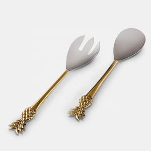 Juego de servicio de ensaladas con mango de piña de latón, cuchara de café con logo grabado con pulido de espejo - Product Image 1