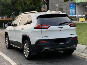<span class=keywords><strong>Jeep</strong></span> Ziyouguang 2.4L SUV tout-terrain d'<span class=keywords><strong>occasion</strong></span> 4x4 Boîte de vitesses <span class=keywords><strong>automatique</strong></span> Sièges en cuir Volant à gauche Jantes en alliage R17 Alliage d'aluminium - Product Image 4