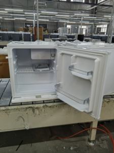 מכירה חמה 50l מקרר מקרר מקפיא מיני בר נייד דלת זכוכית דלת מלון דירה קומפקטי מקרר קומפקטי - Product Image 4