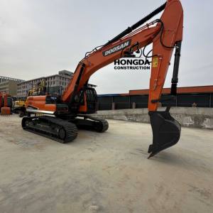 Excavadora Doosan DX300 usada de segunda mano en buenas condiciones, peso operativo de 15 toneladas, Motor Yanmar, caja de cambios, bomba de engranajes, componentes del núcleo - Product Image 1