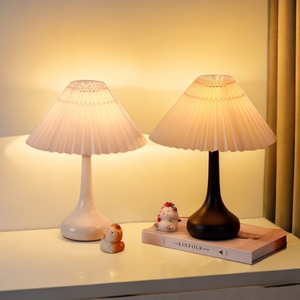<span class=keywords><strong>Lampe</strong></span> de table alimentée par USB avec commande tactile, base en métal, variateur d'intensité progressif, abat-jour plissé, <span class=keywords><strong>lampe</strong></span> LED pour chambre à coucher - Product Image 2