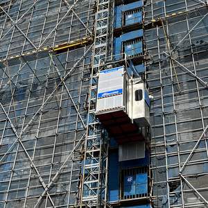 DAHAN Sc200/200 2000KG Treuil de construction intelligent à double cage Ascenseur de chantier 0-40m/min Vitesse de levage maximale - Product Image 1