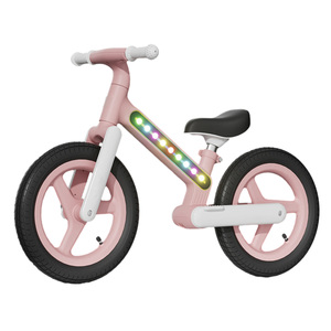 Les fabricants fournissent un vélo d'équilibre pour tout-petits garçons de 10 à 12 pouces avec une pédale ordinaire. - Product Image 3