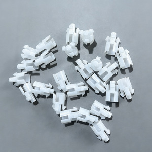 Clip de fixation en plastique pour maître-cylindre d'embrayage Renault Clio 82004361376284600702 pour remplacement et réparation de fixation automobile - Product Image 3