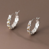 Sterling Silber Gänseblümchen-Blüten-Creolen S925 Gravierte Blüten-Creolen für Damen
