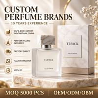 Flacon de parfum carré transparent personnalisé 50 ml avec boîte rigide blanche, design simple pour l'emballage de marque de parfum à étiquette privée