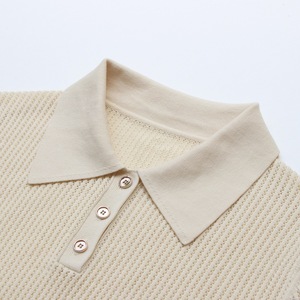 เสื้อโปโลถักไหมพรมผู้หญิงแบบสั่งทำพิเศษ สีแอพริคอต คอปกโปโล แขนสั้น เสื้อสเวตเตอร์ถักไหมพรม ขายส่ง เสื้อลำลองฤดูร้อนสำหรับผู้หญิง - Product Image 3