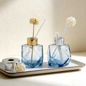 Difusor de Aromas de Vidrio con Diseño Personalizado, Botella Azul y Dorada Irregular, Botella de Difusor Recargable de Lujo para Habitaciones de Hotel - Product Image 2