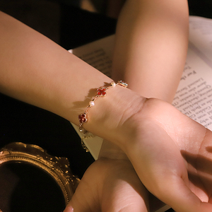 Bracciale con Perle di Trifoglio Rosso e Perline di Rame, Design Artigianale, Bracciale Classico, Regalo, Accessorio Gioiello da <span class=keywords><strong>Donna</strong></span> per Banchetti GB1267B - Product Image 5