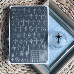 Nouvelles plaques de stamping pour <span class=keywords><strong>ongles</strong></span> en forme de cœur avec lettrage gothique croisé 9,5*14,5 cm - Product Image 3