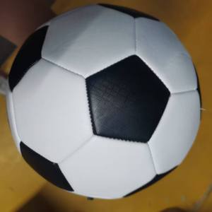 Nouveau ballon de football officiel taille 5 de haute qualité 2026 en cuir PU personnalisable pour le sport et l'entraînement - Product Image 1