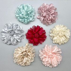 Corsage en tulle et fleur de rose 11 cm fait main pour cheveux, chaussures, sacs et accessoires vestimentaires - Product Image 1