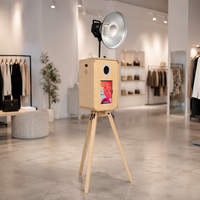 Photomaton portable vertical rétro en bois à double coque avec imprimante intégrée compatible avec Surface Pro, iPad, DSLR