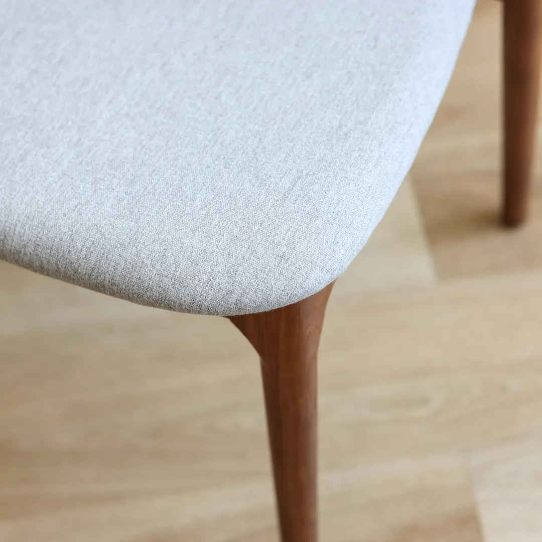 ชุดเก้าอี้นั่งทำจากไม้เนื้อเรียบหรูสำหรับใช้ในห้องครัวร้านอาหารสไตล์นอร์ดิกสำหรับรับประทานอาหาร
