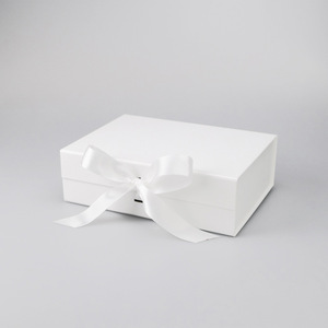 Großhandel Maßgefertigte Gedruckte Geburtstagsparty Faltbare Geschenkbox Aus Rosa-Weißem Magnetpapier Mit Bänderverschluss - Product Image 4